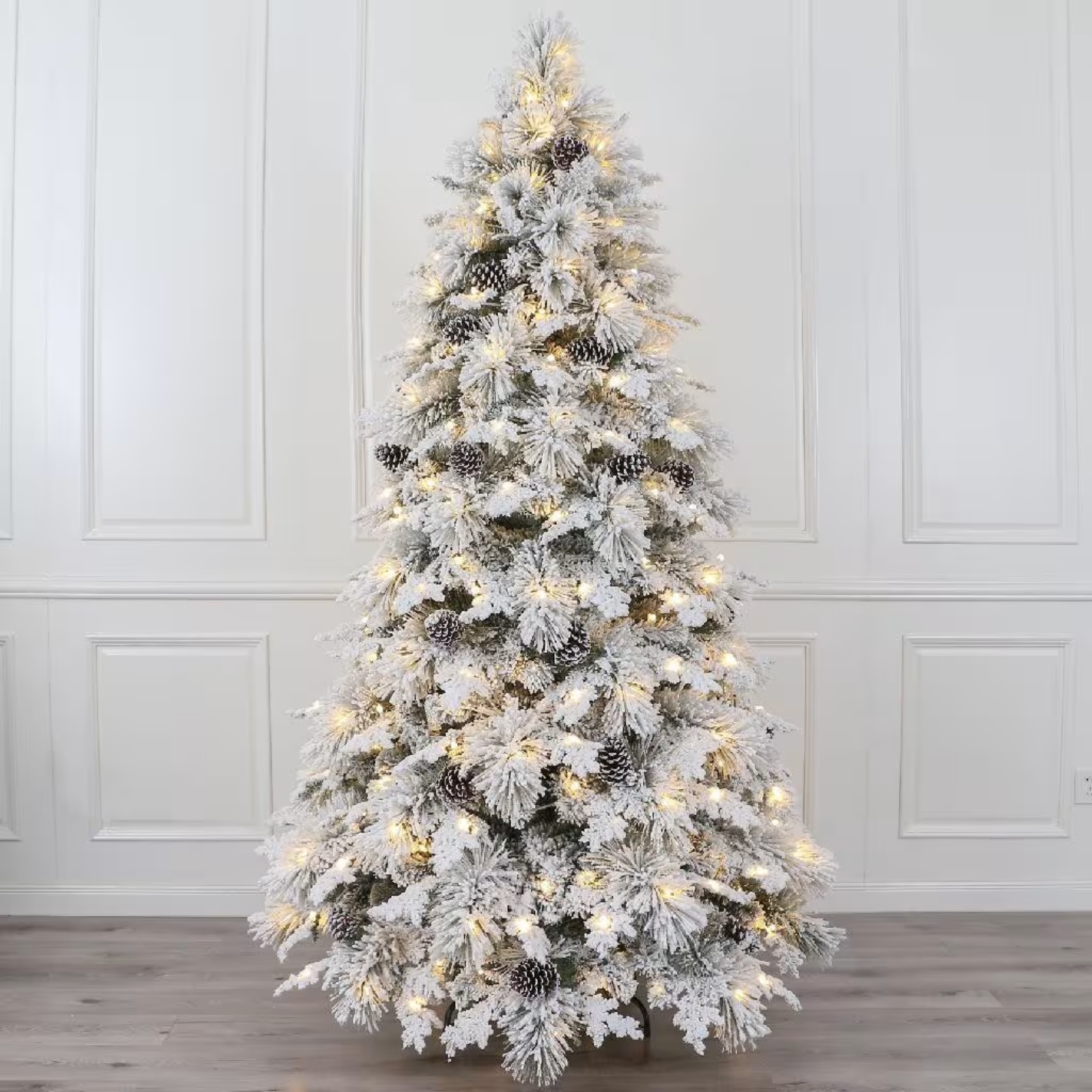 Albero di natale innevato con pigne e luci led integrate - Chamon
