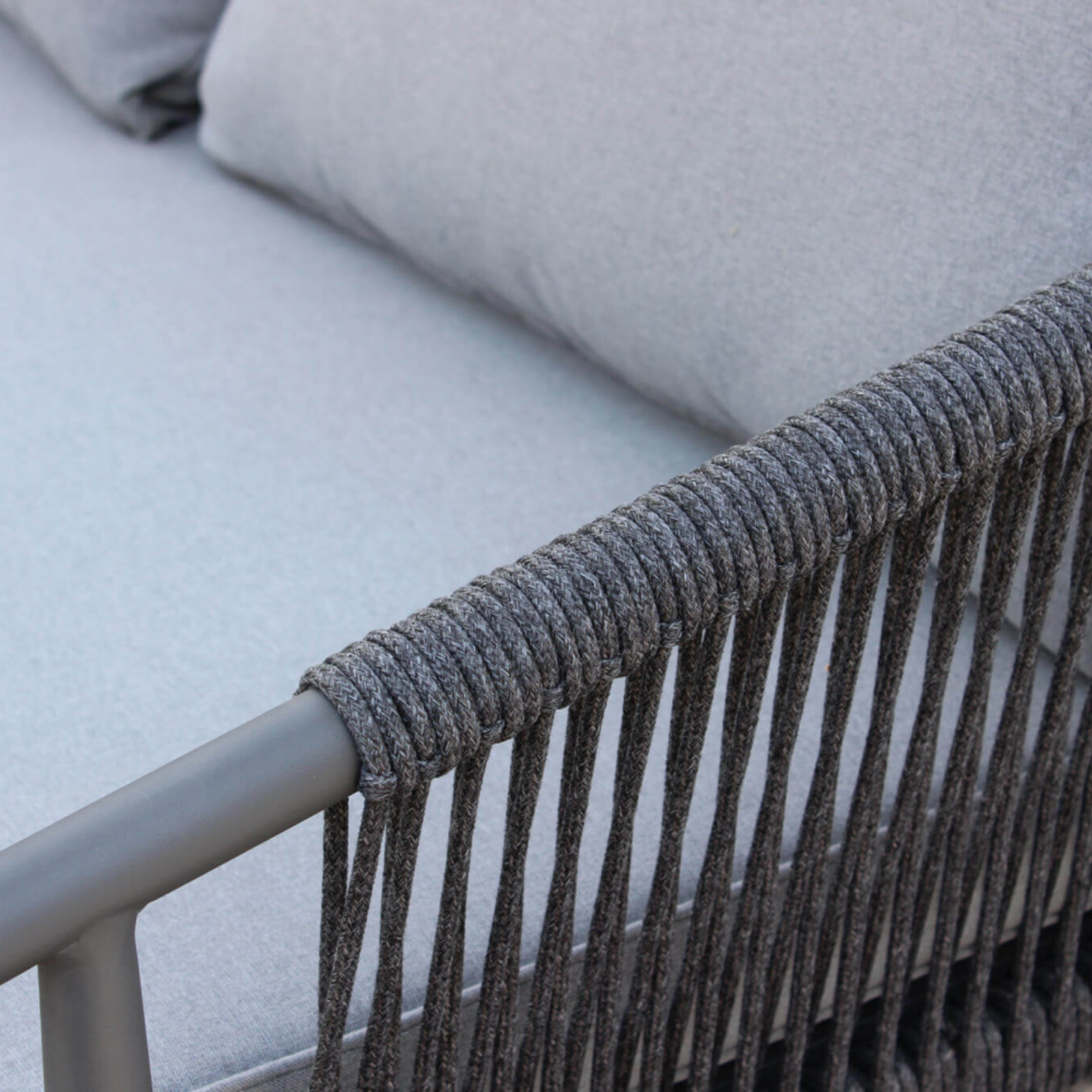 Salottino da esterno struttura in alluminio grigio schienale e braccioli in corda - Mumbai