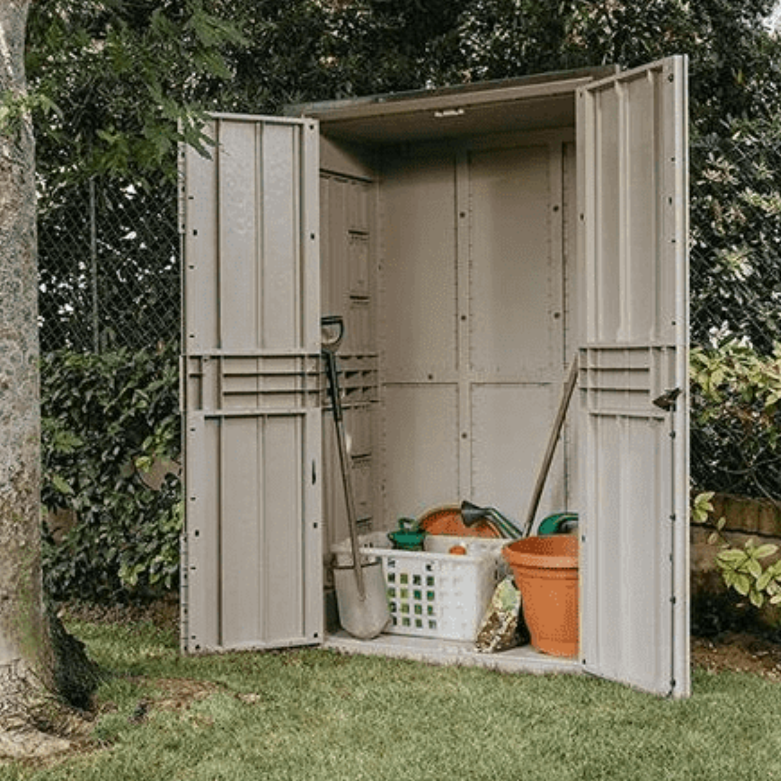 Casetta porta attrezzi da giardino in resina lucchettabile - Stora