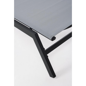 Lettino prendisole struttura in acciaio verniciato nero e seduta in texitilene grigio con ruoteLettino prendisole struttura in acciaio verniciato nero e seduta in texitilene grigio con ruote