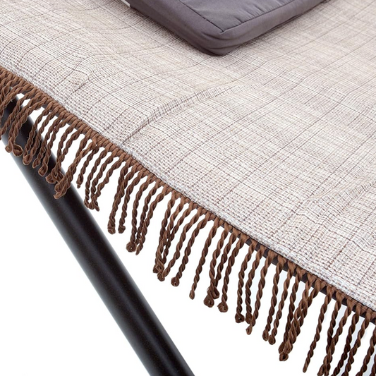 Amaca a dondolo con struttura in ferro e seduta in poliestere dotato di cuscino imbottito e sacca portariviste