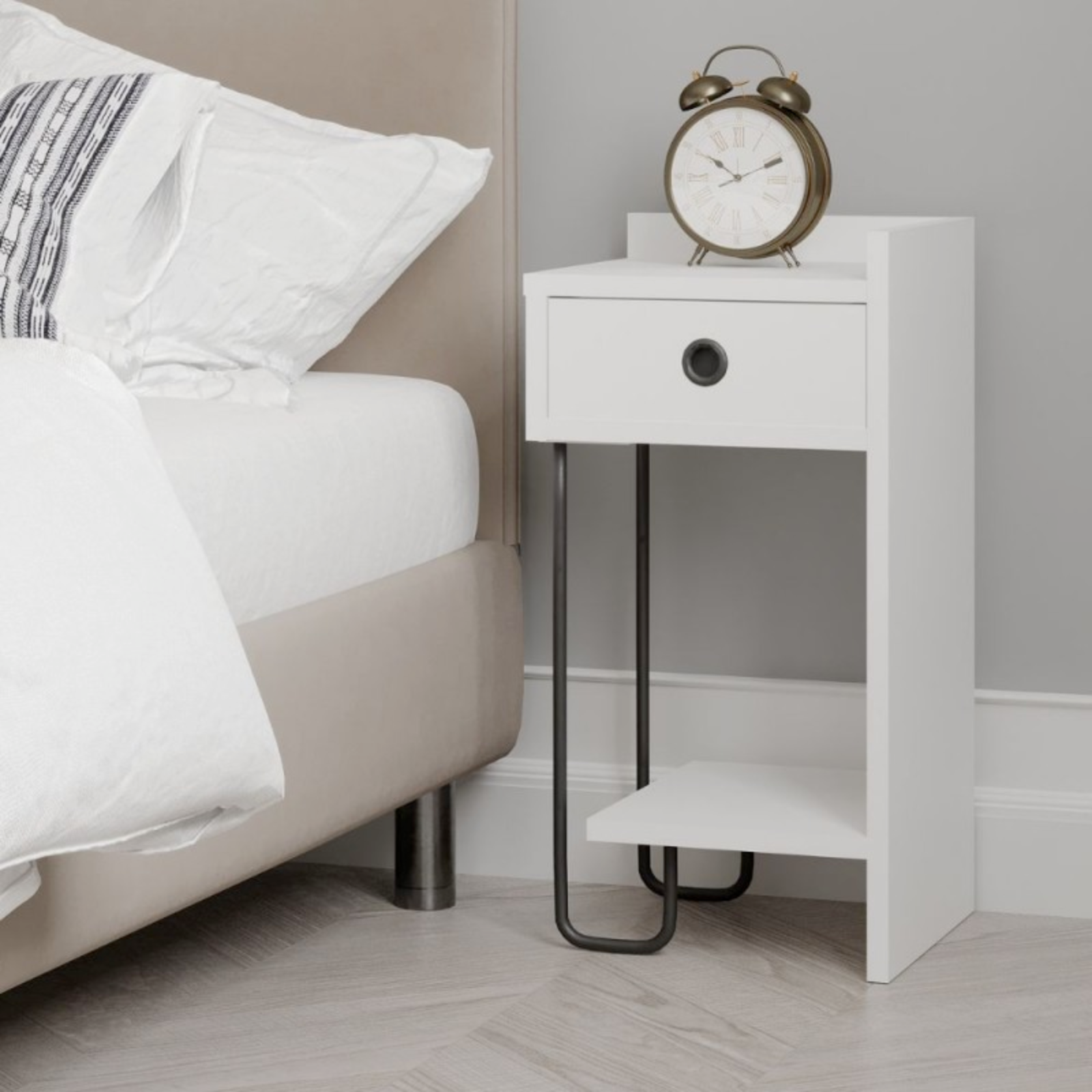 Comodino in legno "Siriu" bianco con 1 cassetto e 1 ripiani inferiore gambe in metallo