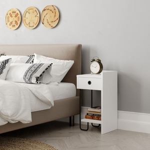 Comodino in legno "Siriu" bianco con 1 cassetto e 1 ripiani inferiore gambe in metallo