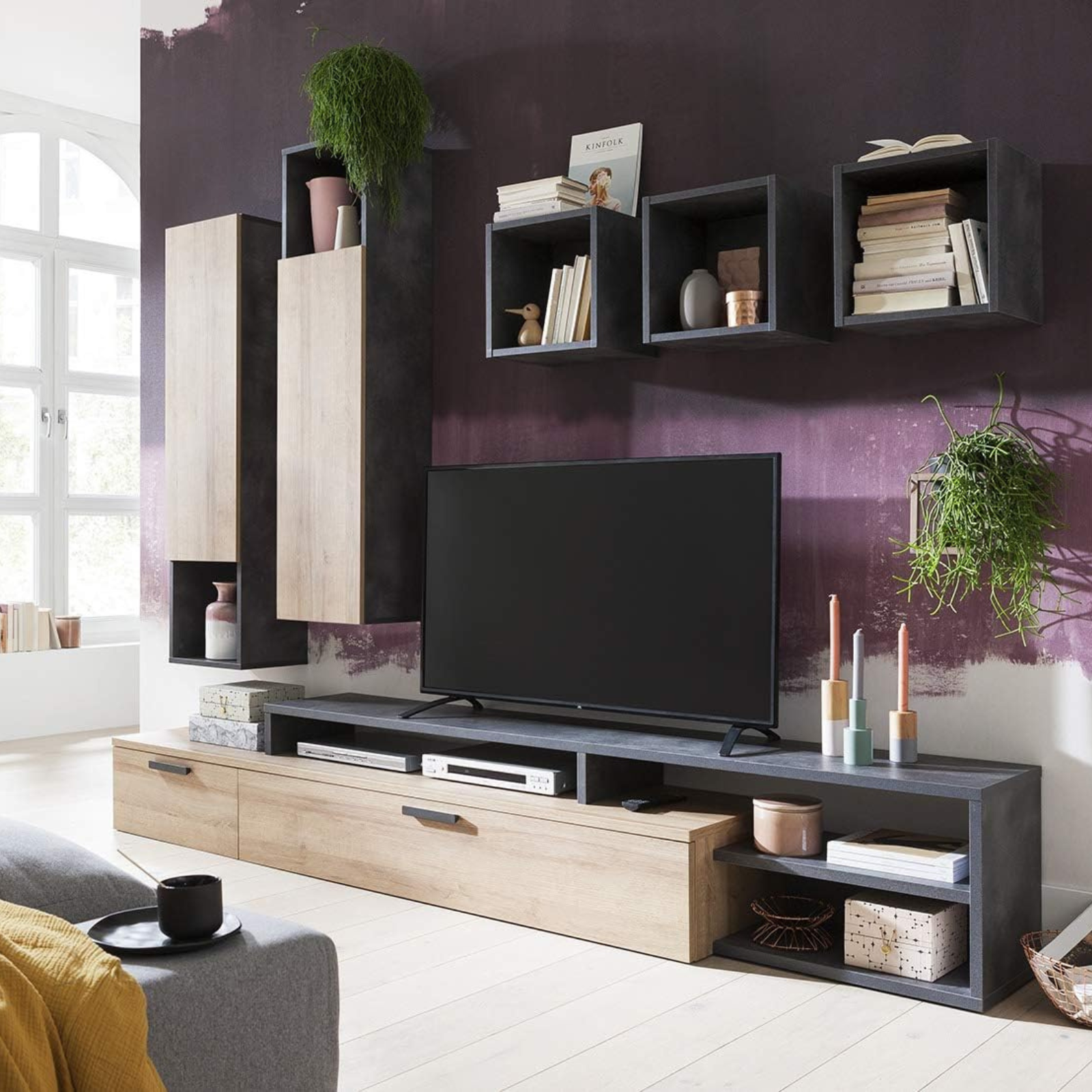 Credenza moderna "Victor" bassa in nobilitato truciolare con ripiano sovrapposto e doppio cassetto rovere e grigio