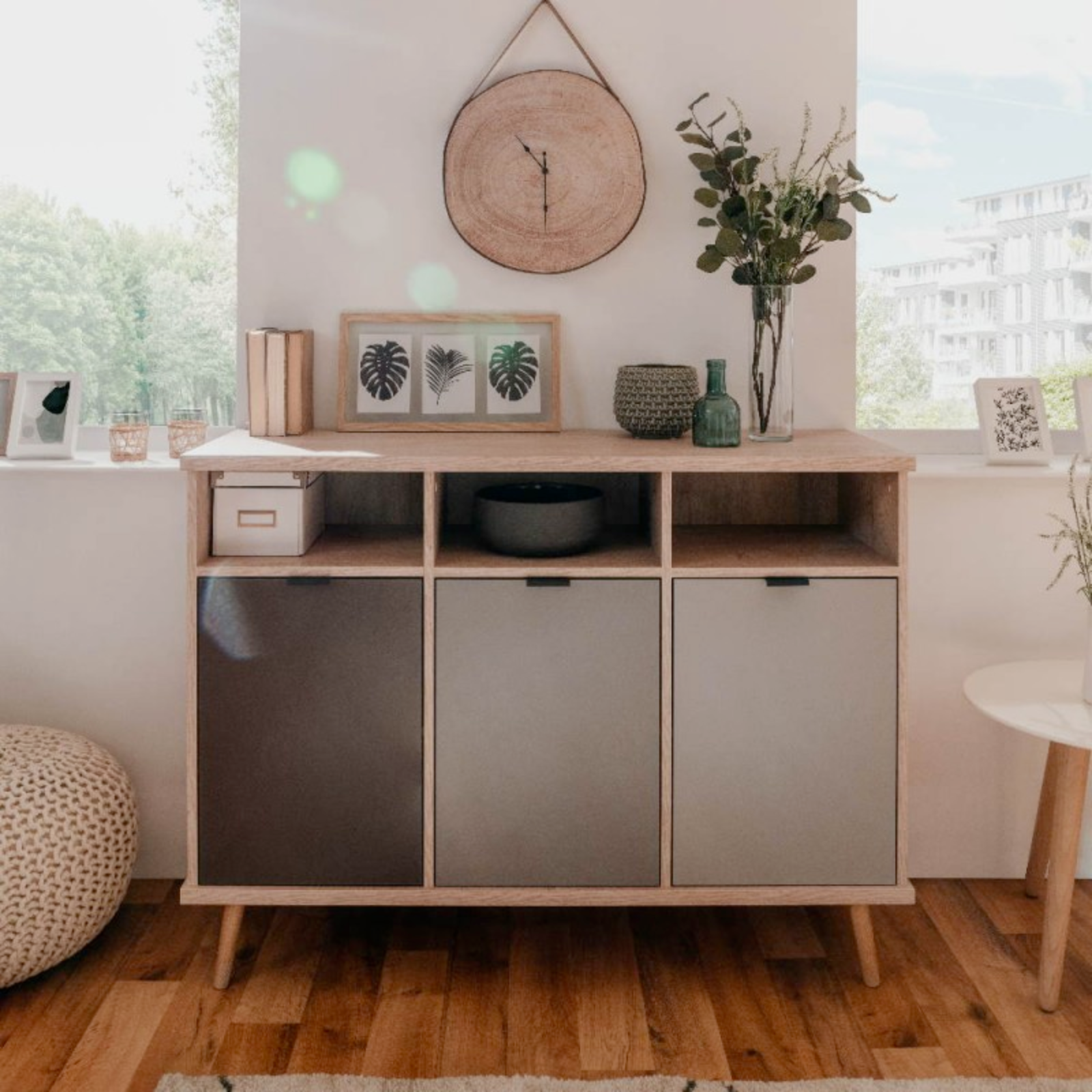 Credenza design moderno "Durango" con 3 ante e 3 vani a giorno piedi in legno stile scandinavo