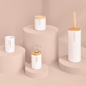 Dispenser sapone da bagno effetto marmo realizzato in resina bianca e bamboo 270 ml