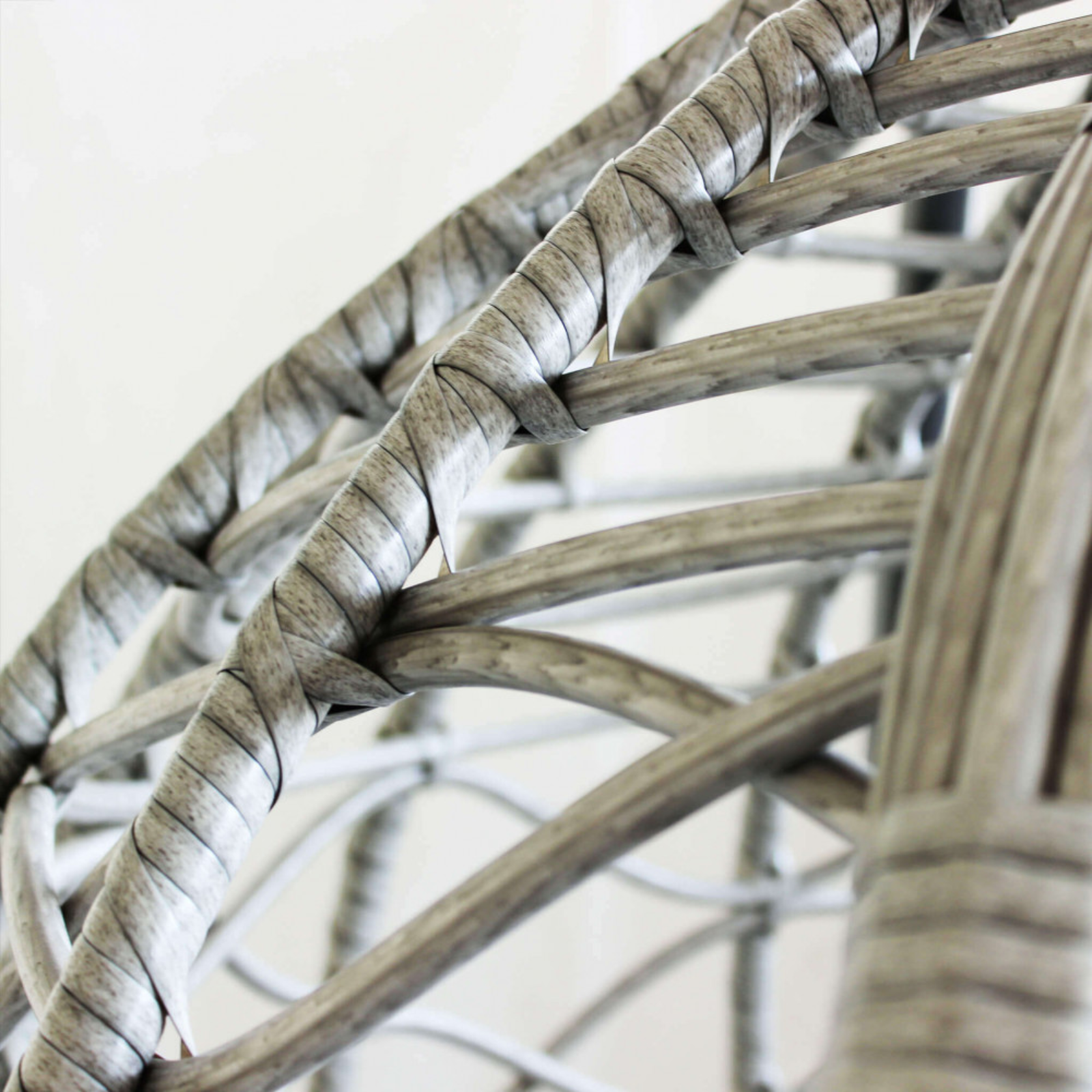 Poltrona sospesa struttura in metallo tortora seduta in wicker - Panama