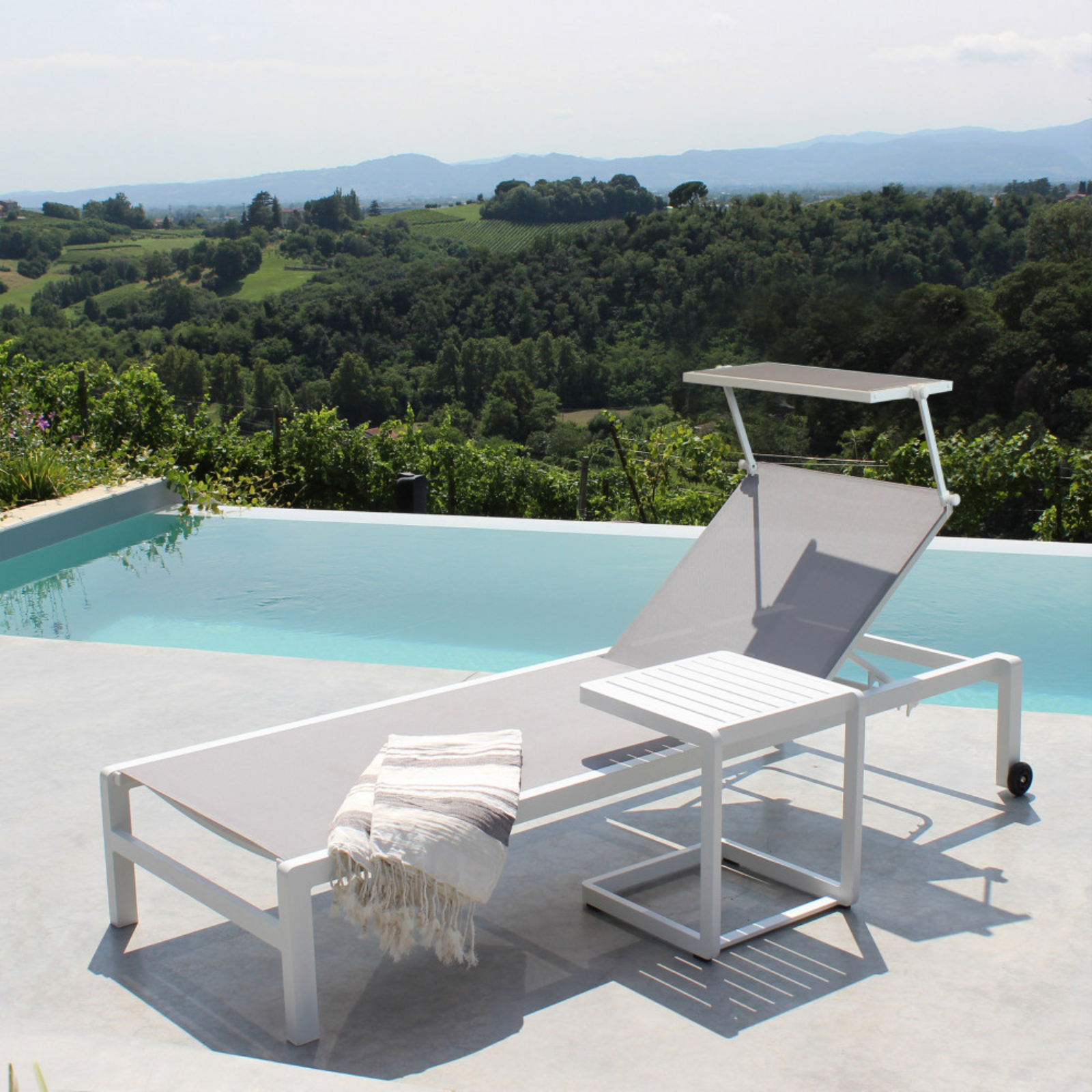 Lettino prendisole in alluminio e textilene con tettuccio e ruote - Madiso