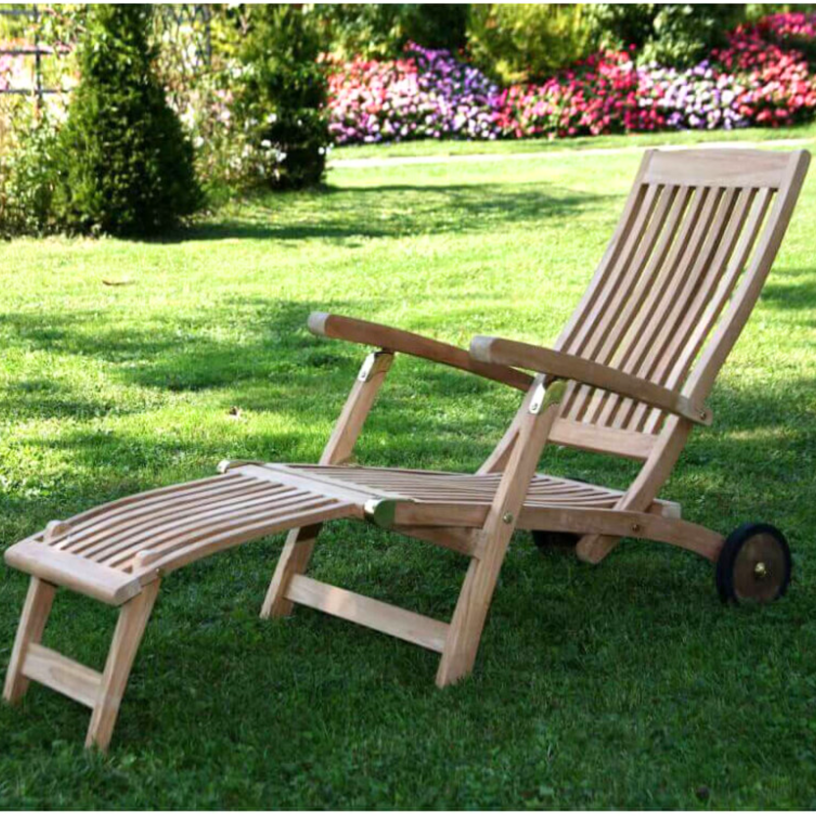 Lettino prendisole in legno teak con braccioli e ruote - Solito