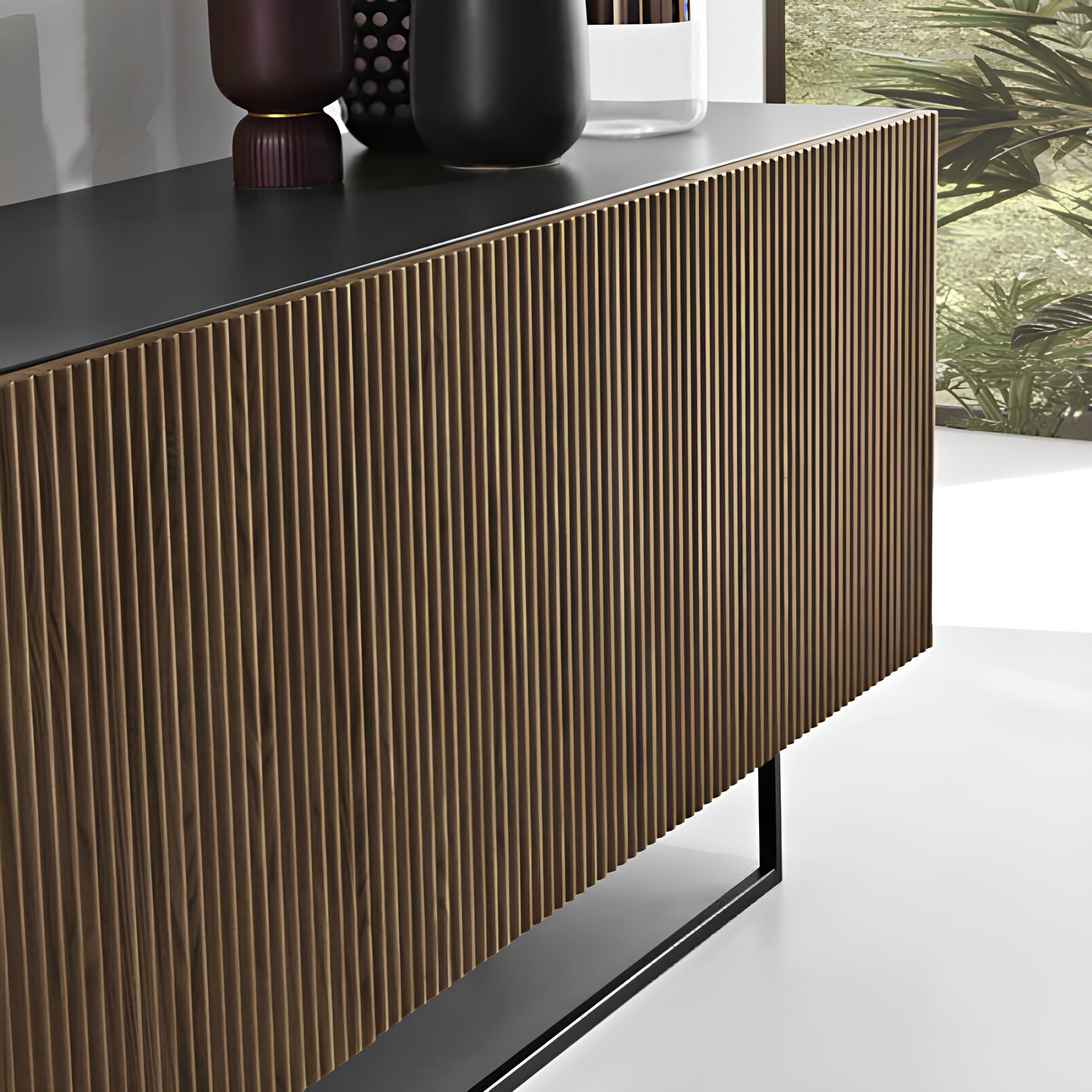Madia 180x80h con 3 ante in legno color antracite e rovere chiaro con base slitta in metallo nero - Vittoria