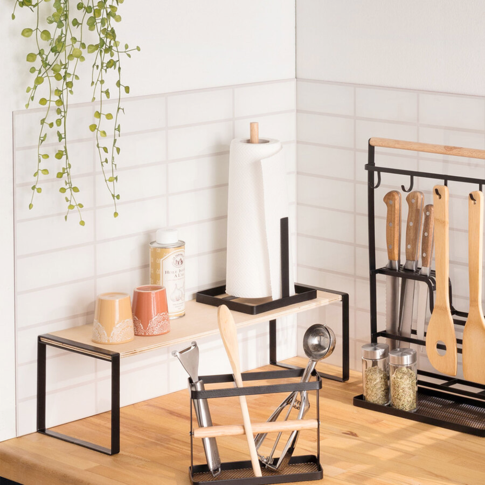 Mensola Organizer da Cucina con ripiano in legno e struttura in metallo nero - Bami