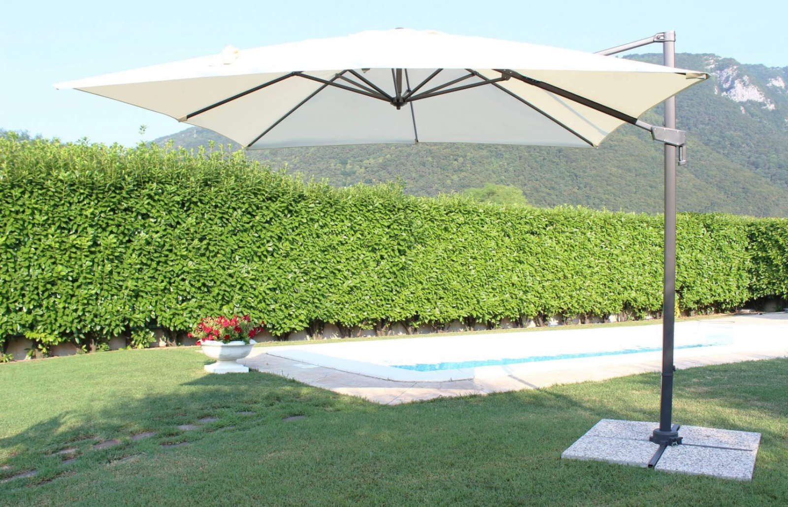 Ombrellone da giardino 2x3 palo girevole in alluminio telo ecru - Newto