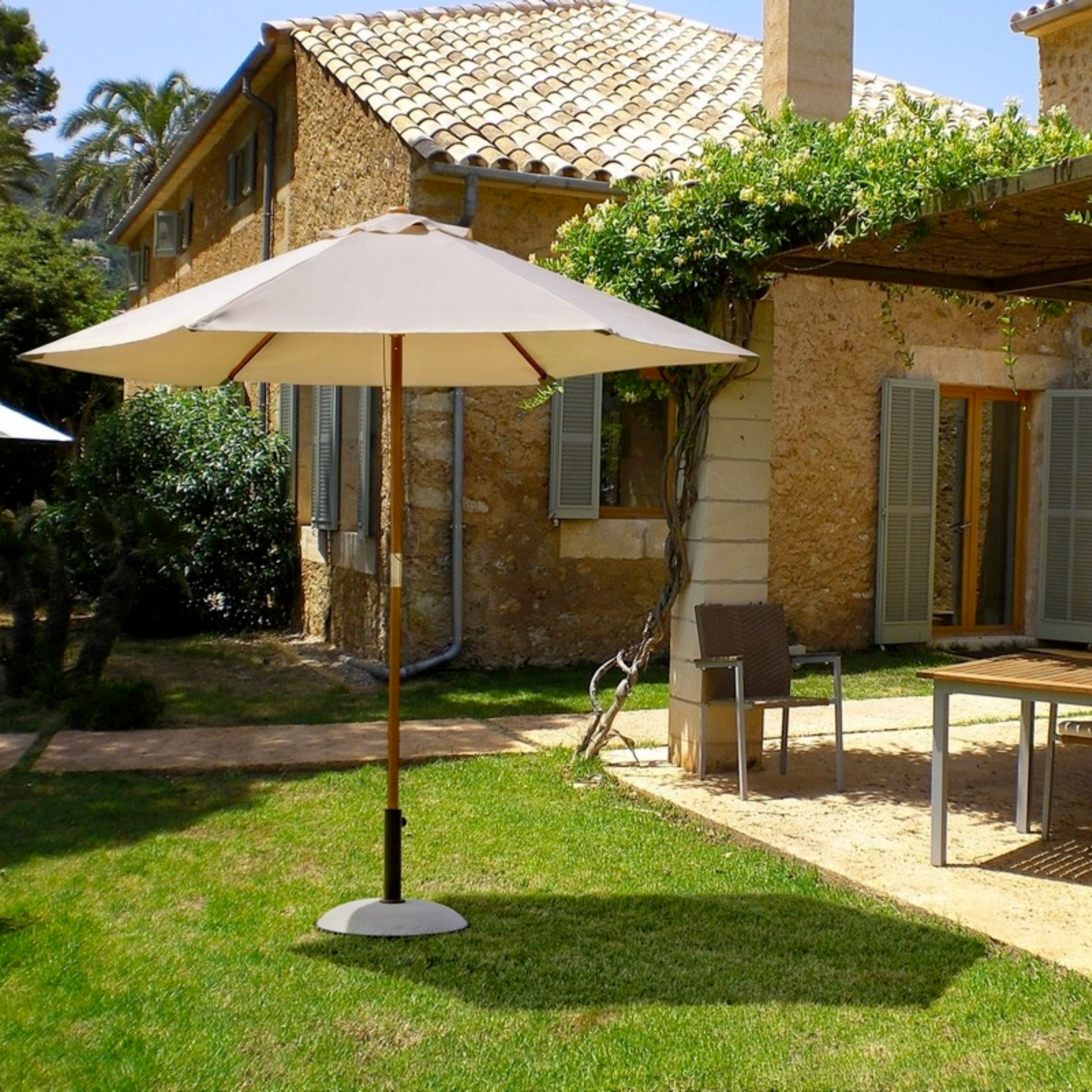 Ombrellone da giardino ecrù "Life" a palo centrale struttura in legno telo in poliestere 180 gr/mq