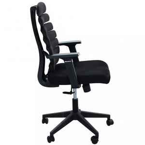 Poltrona da ufficio ergonomica in tessuto nero con braccioli e ruote - Lore