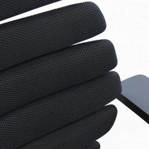 Poltrona da ufficio ergonomica in tessuto nero con braccioli e ruote - Lore