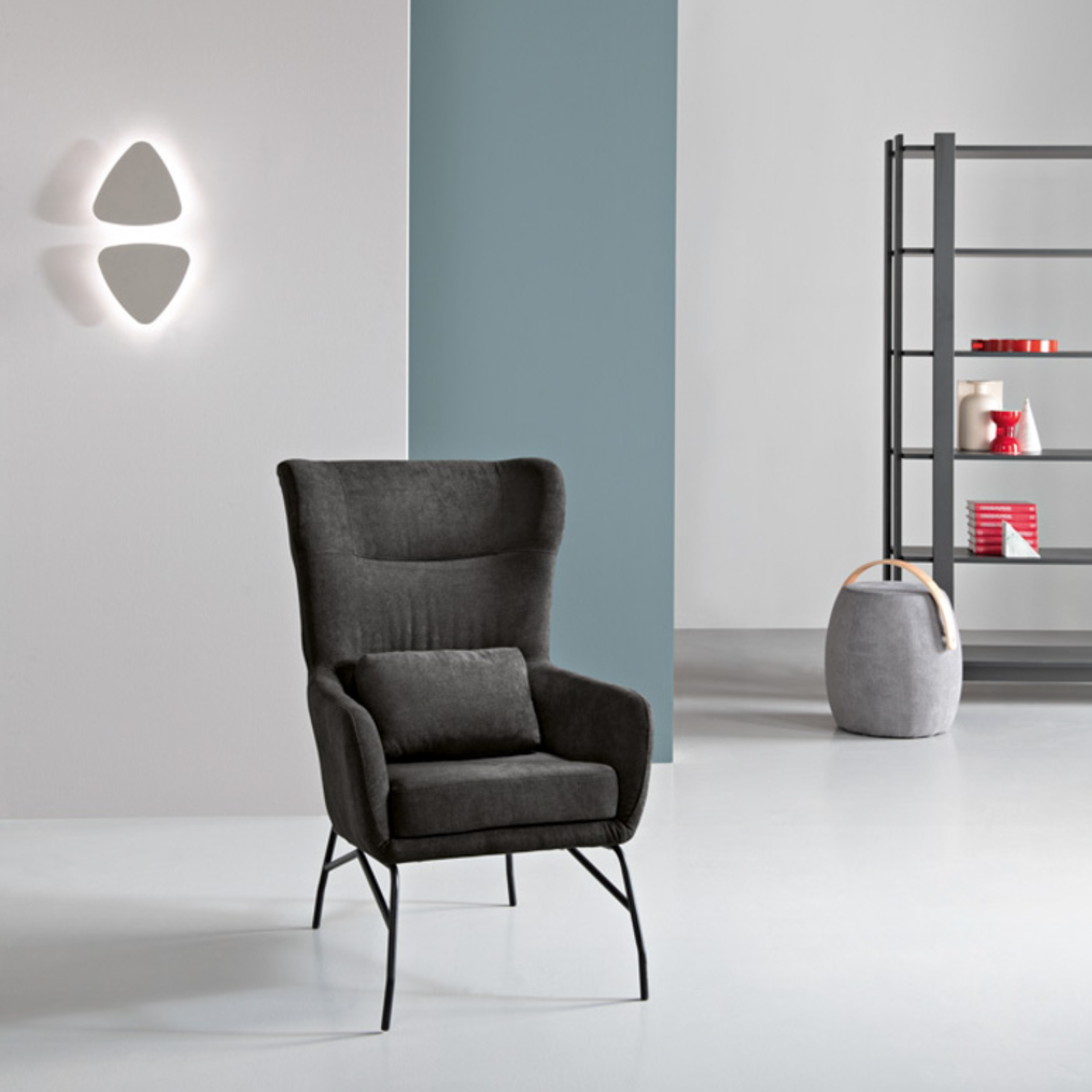 Poltrona design moderno in tessuto antracite e struttura in metallo - Fry