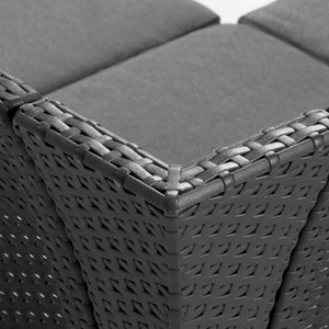 Salotto da esterno con divano angolare e tavolino contenitore in resina con finitura rattan antracite dotato di cuscini