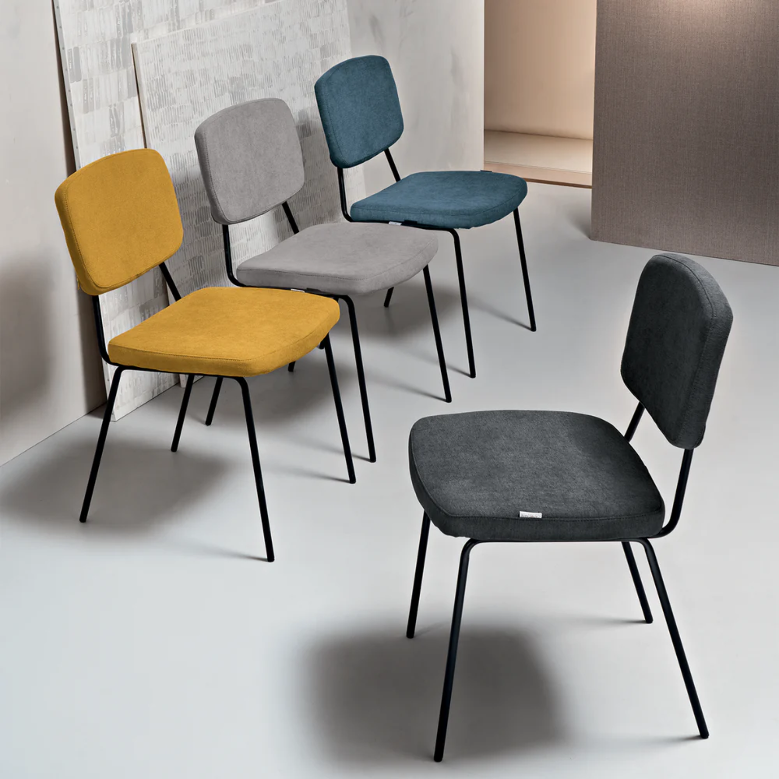 Sedia da pranzo in tessuto imbottito struttura in metallo - Tullia