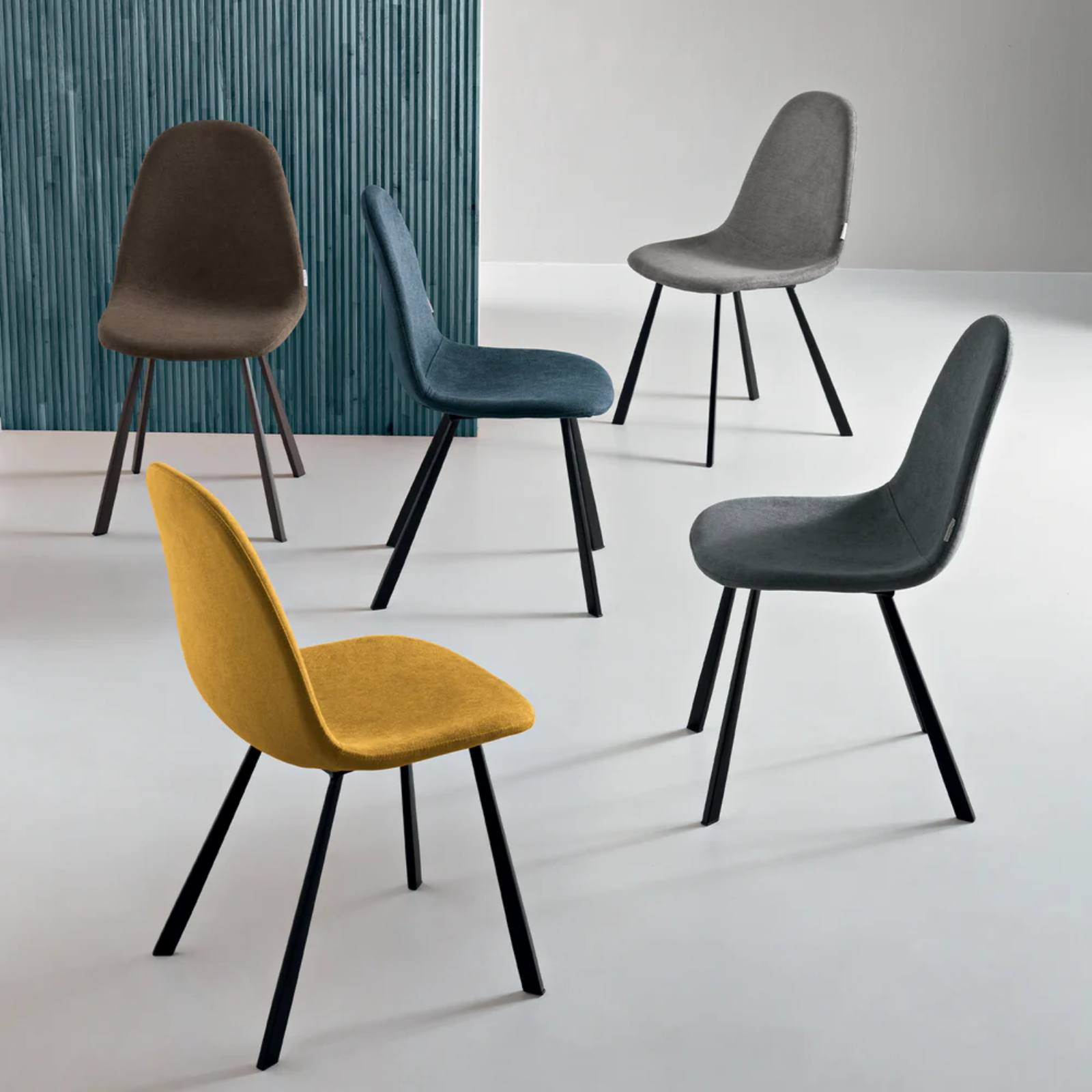 Sedia da pranzo in tessuto imbottito struttura in metallo - Pamela