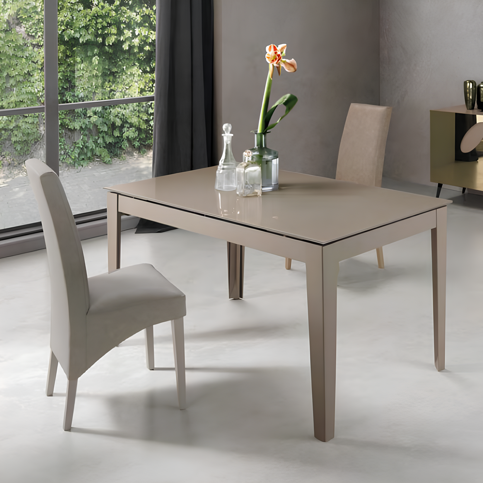 Tavolo da pranzo allungabile 140/380x76h piano in vetro con allunghe in nobilitato base in metallo tortora -