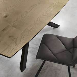 Tavolo da pranzo 160x75h con base in metallo nero e piano in rovere impiallacciato - Floy