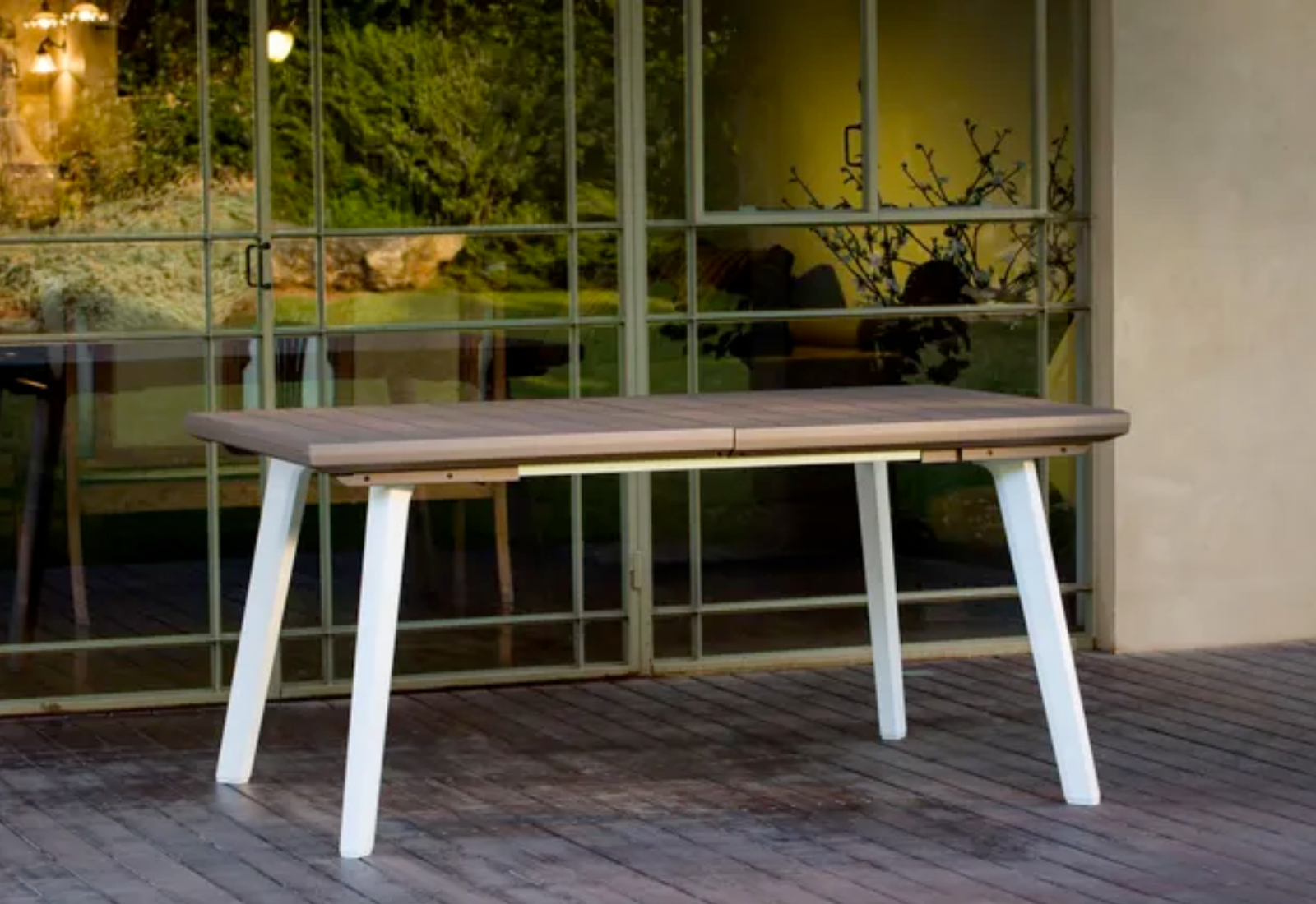 Tavolo da giardino esterno in resina "Armonia" con piano effetto doghe in legno allungabile 160-240 x 100