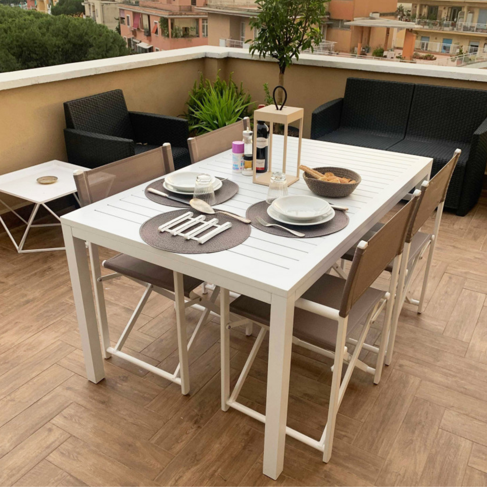 Tavolo in alluminio 150x90 design moderno con piano a doghe da esterno o interno - Millo