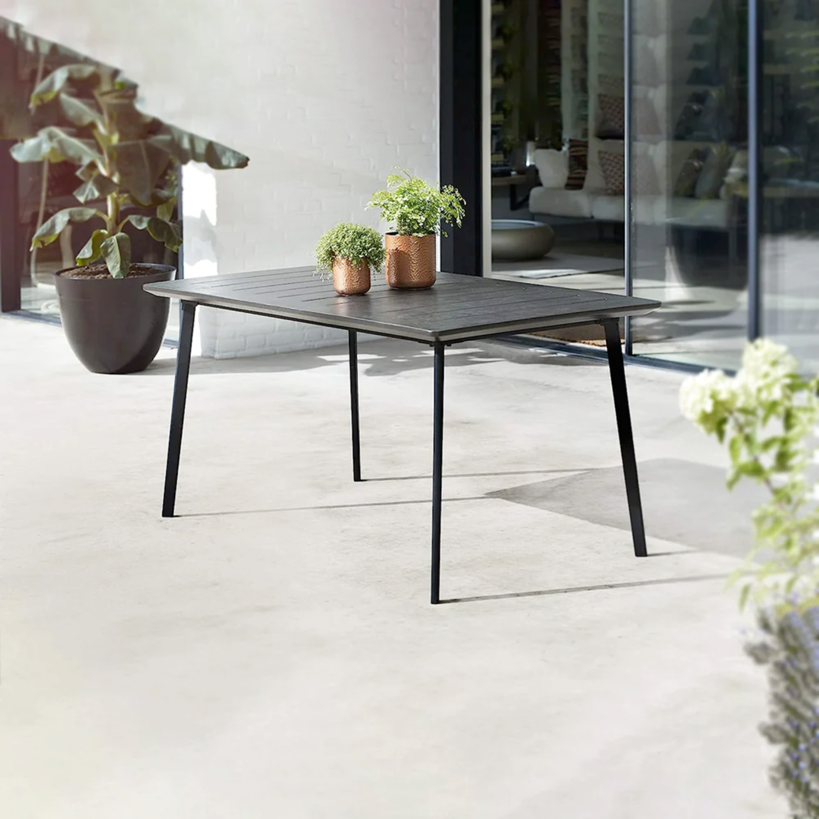 Tavolo rettangolare "Iron" in resina antiurto con piano a doghe design moderno per esterno o interno