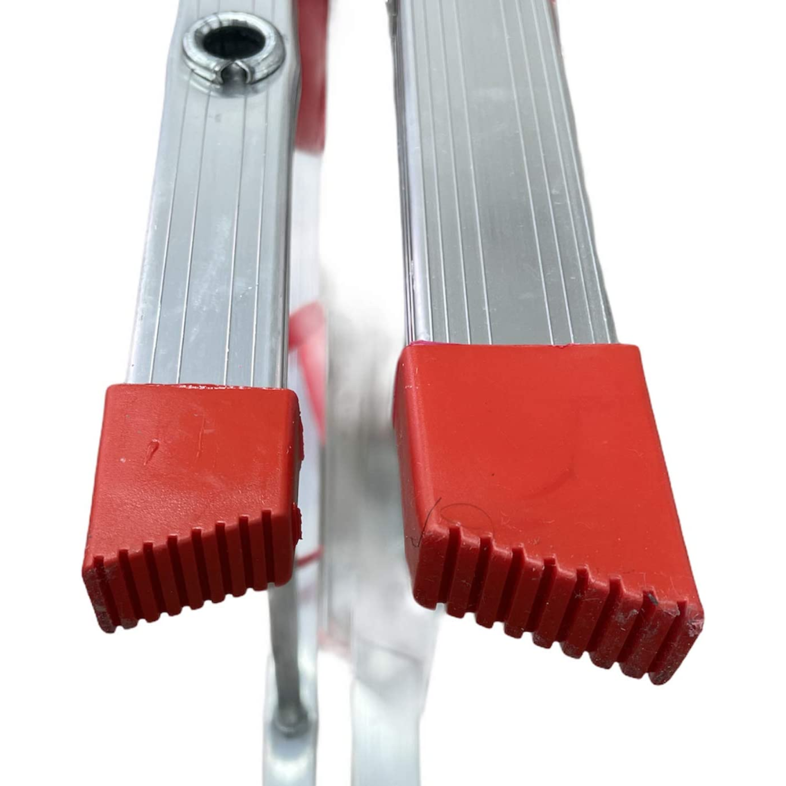 Scala in alluminio "Siriu" con gradini larghi antiscivolo e portaoggetti per uso domestico