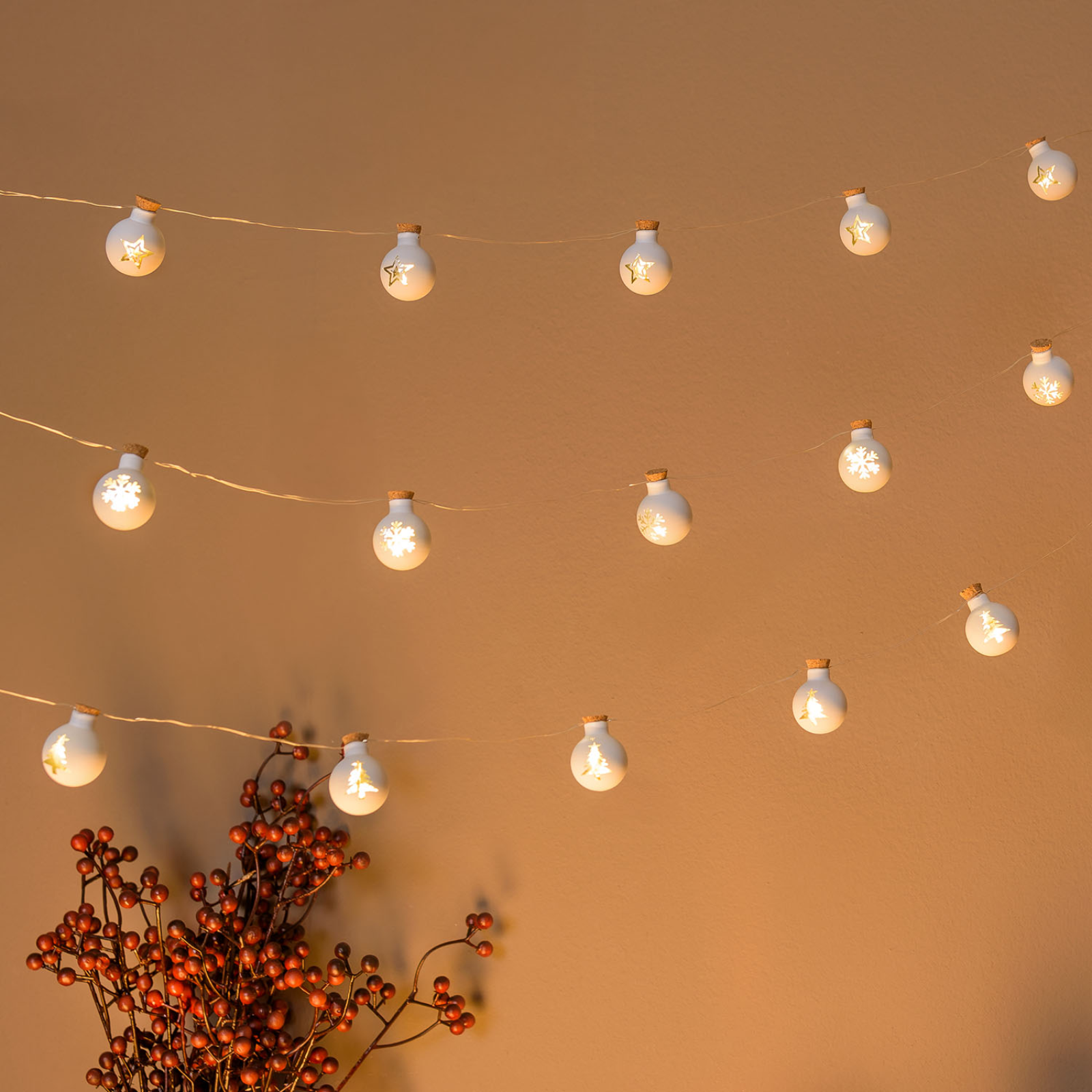 Catena luminosa 12 sfere in vetro bianco opaco ø25mm decorazione natalizia