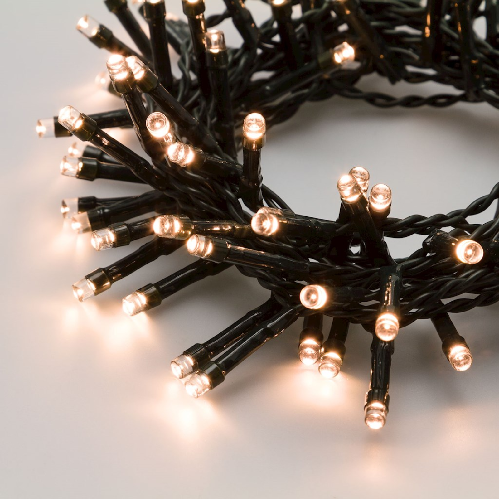 Catena lineare luminosa 300 led bianco caldo a batteria uso interno o esterno