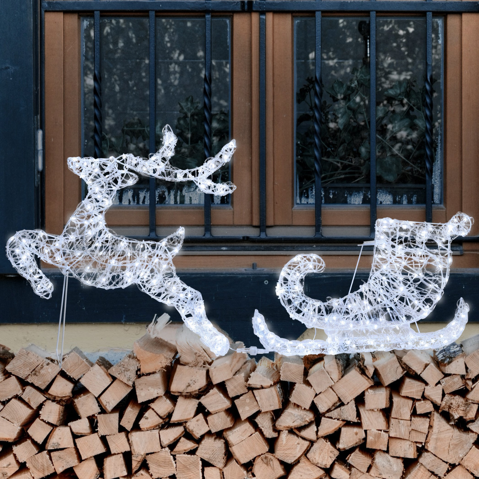 Renna galoppante con slitta H65 cm 220 gocce led bianco freddo decorazioni natalizie