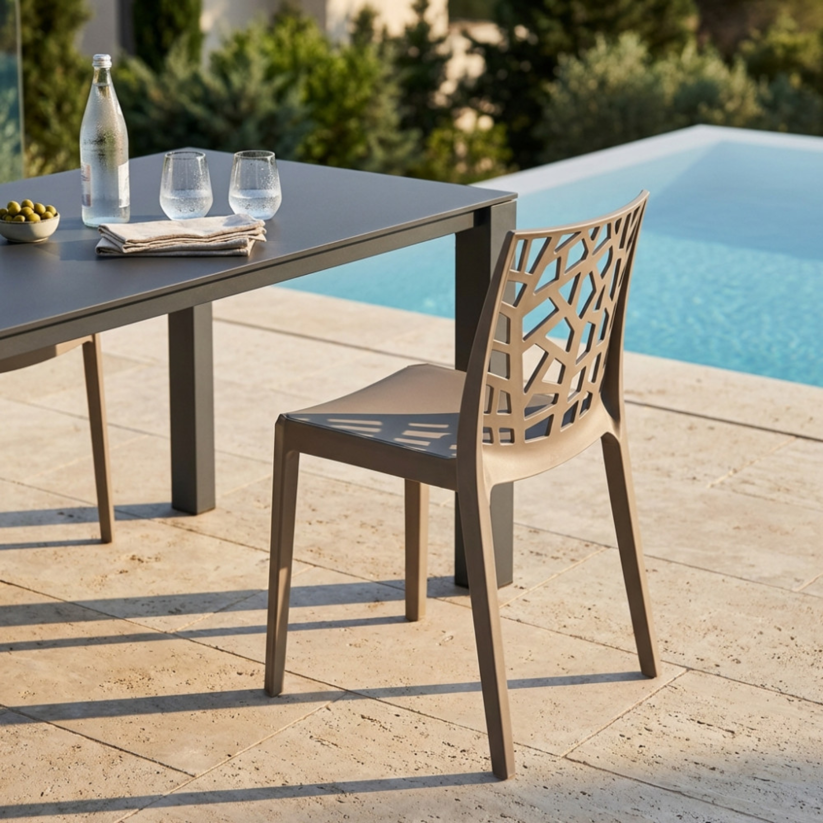 Sedia da esterno in polipropilene design moderno impilabile - Matrix