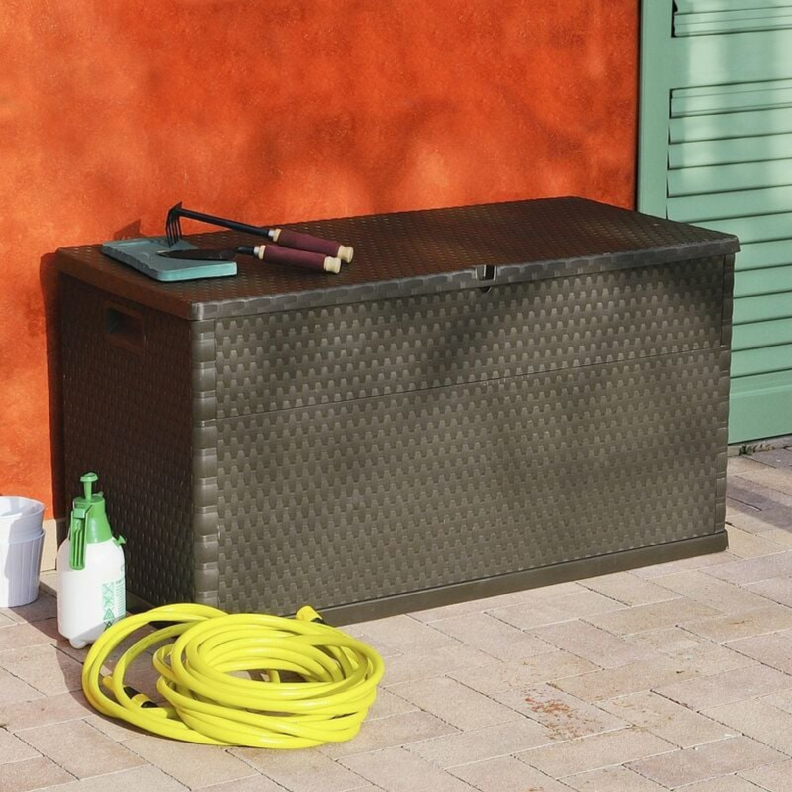 Baule contenitore in resina 420 LT con ruote e maniglie lucchettabile marrone - Garden rattan