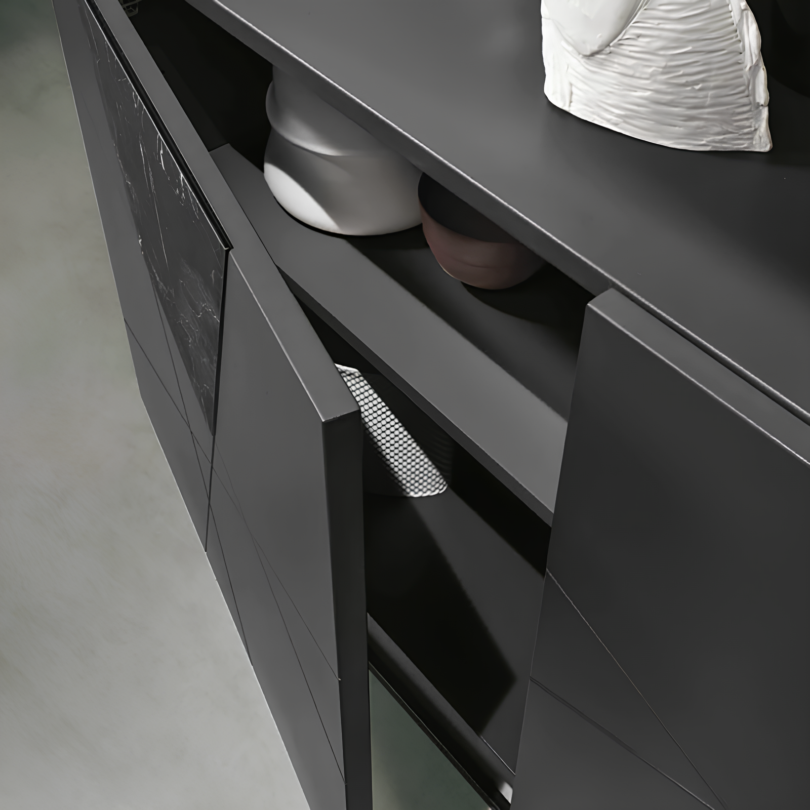 Madia 180x80h moderna in legno antracite 3 ante con inserti in vetro effetto marmo 5 gambe in metallo nero - Grazia