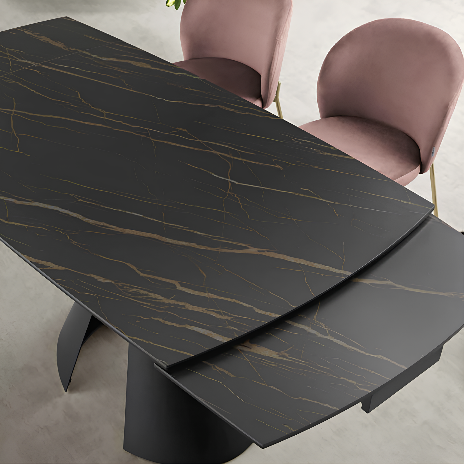 Tavolo da pranzo allungabile 140/200x76h piano in grès porcellanato effetto marmo nero opaco e base in metallo nero - Meridì